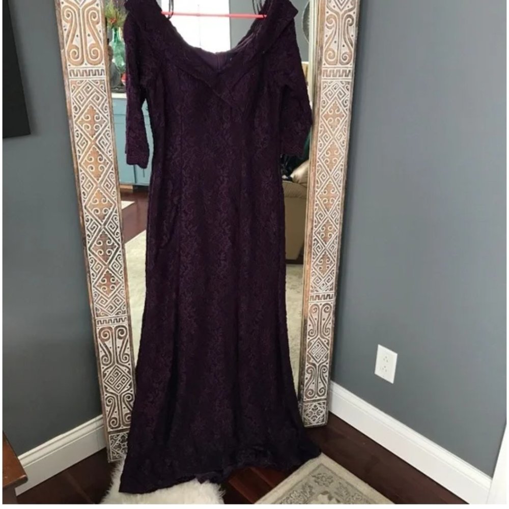 Alex Evenings - Long Formal Evening Dress. Beautiful Deep Purple Lace/Sparkle.
